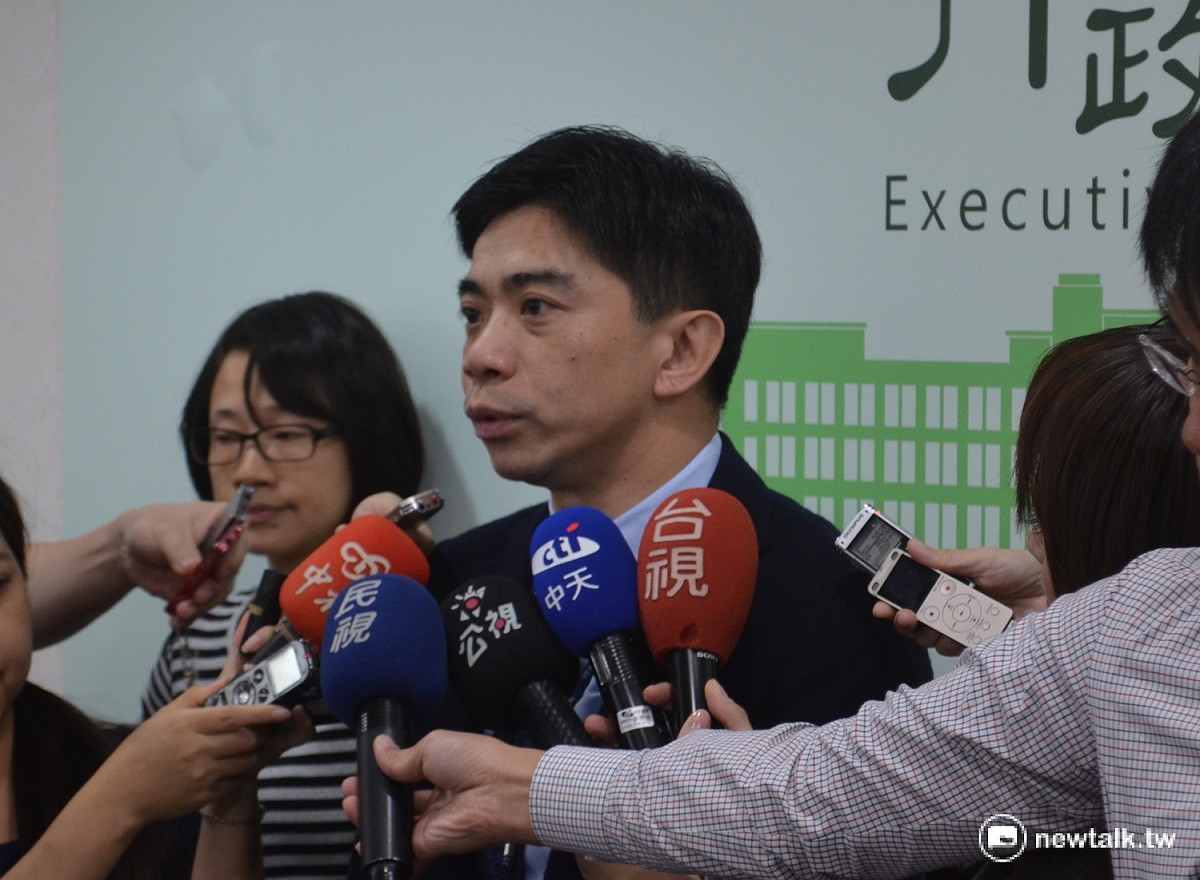 行政院食安辦主任許輔15日表示，日本核災區食品來台，第一階段會禁止飲用水、嬰兒奶粉、茶與野生水產等4類高風險食品輸入。 圖：新頭殼資料照片