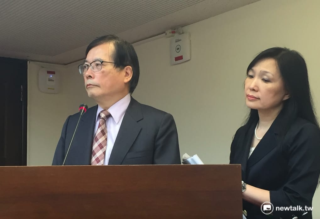 針對備受爭議的勞工一例一休政策，勞動部長郭芳煜14日在立院備詢表示，一例一休是現階段最能平衡勞資雙方需求。 圖：鄭佑漢/攝