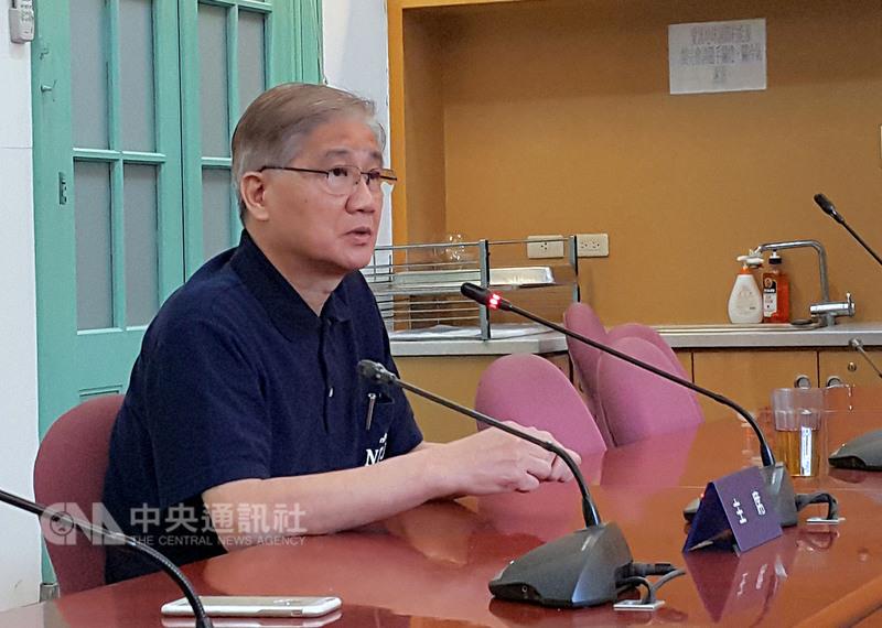 台大校長楊泮池列名共同作者的4篇論文，被匿名指控圖表有造假，19日首度召開記者會說明。 圖：中央社