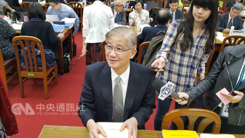 遭論文涉造假風波波及的台灣大學校長楊泮池，21日赴立院教育及文化委員會答詢。 圖：中央社