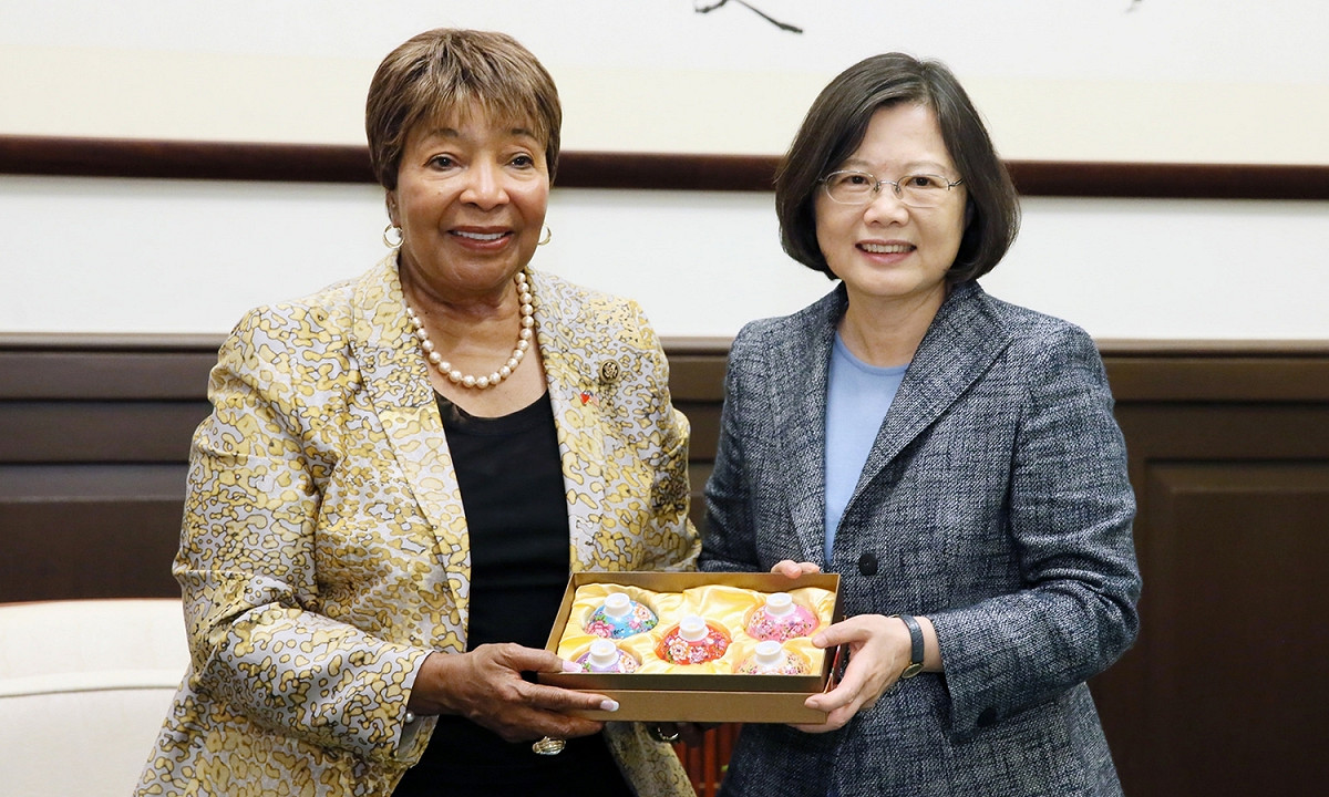 總統蔡英文21日上午接見美國聯邦眾議員強森（Eddie Bernice Johnson）訪問團。 圖：總統府提供