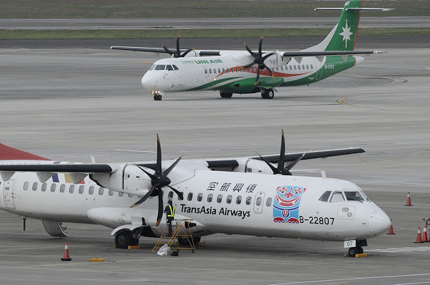 復興航空無預警全面停飛，高市旅行商業同業公會22日發出聲明，要求民航局督促復航善盡善後責任，否則不排除提出集體訴訟申請國賠。 圖：達志影像／美聯社資料照片