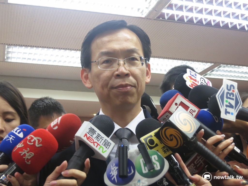 針對復航無預警解散，民航局長林國顯24日表示，將深切檢討監理機制，若《民航法》有修法必要就來做。 圖：呂佳峻/攝