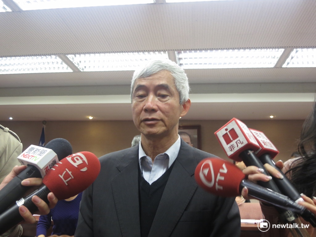 外傳交通部長賀陳旦為了復興航空無預警停飛解散一事請辭負責，行政院已否認這項傳聞。 圖：呂佳峻/攝
