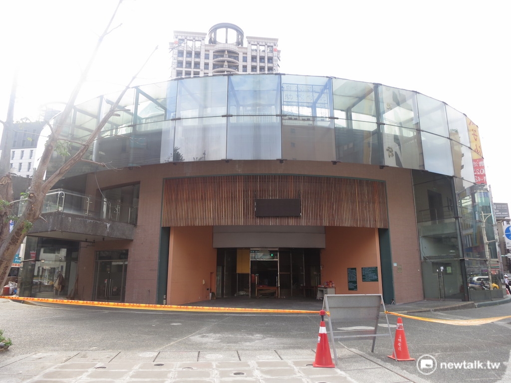 台北市建成圓環24日啟動拆除工程，正式宣告圓環走入歷史。 圖：呂佳峻/攝