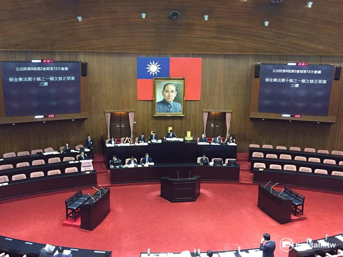 立法院29日院會正式三讀通過《選罷法》，將下修連署與過關門檻，並且取消不得罷免不得宣傳限制。 圖：新頭殼資料照片