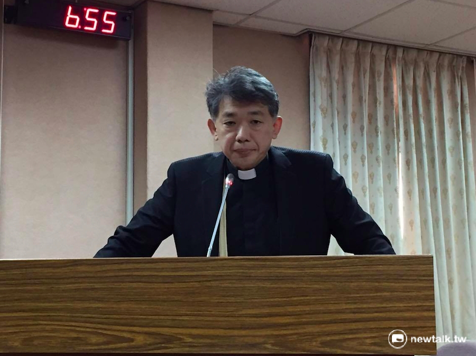 立法院28日司法及法制委員會進行婚姻平權第2場公聽會，古亭長老教會牧師陳思豪呼籲，別將信仰價值帶到公共議題中。 圖：鄭佑漢/攝