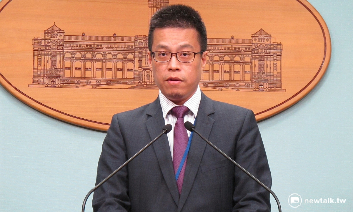 總統府發言人黃重諺28日說明府方對於同性婚姻的立場。 圖：新頭殼資料照片