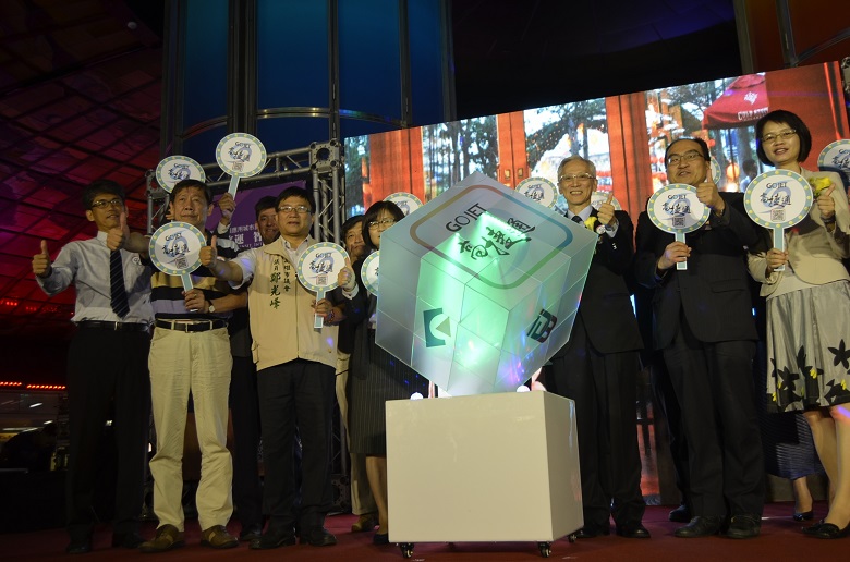 統合食宿遊購等多元實用資訊，且運用最新的VR虛擬實境技術導覽的智能型App「高捷通」上架。 圖：高雄捷運公司提供