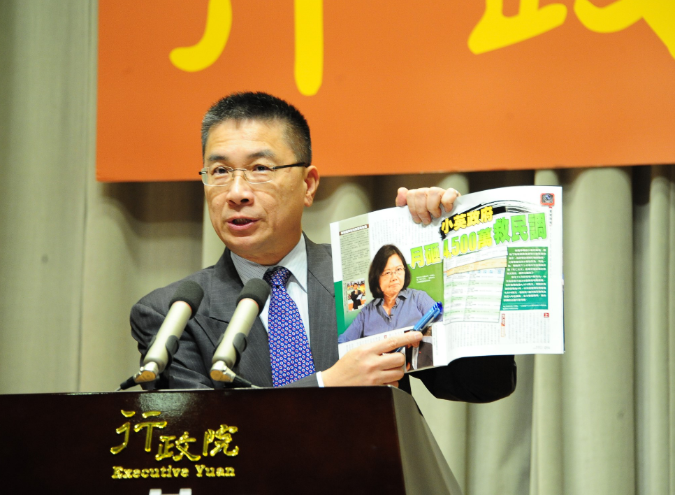 行政院發言人徐國勇表示，絕對沒有月砸4,500萬元救民調，標案是明年度全年的輿情預算。 圖：行政院提供