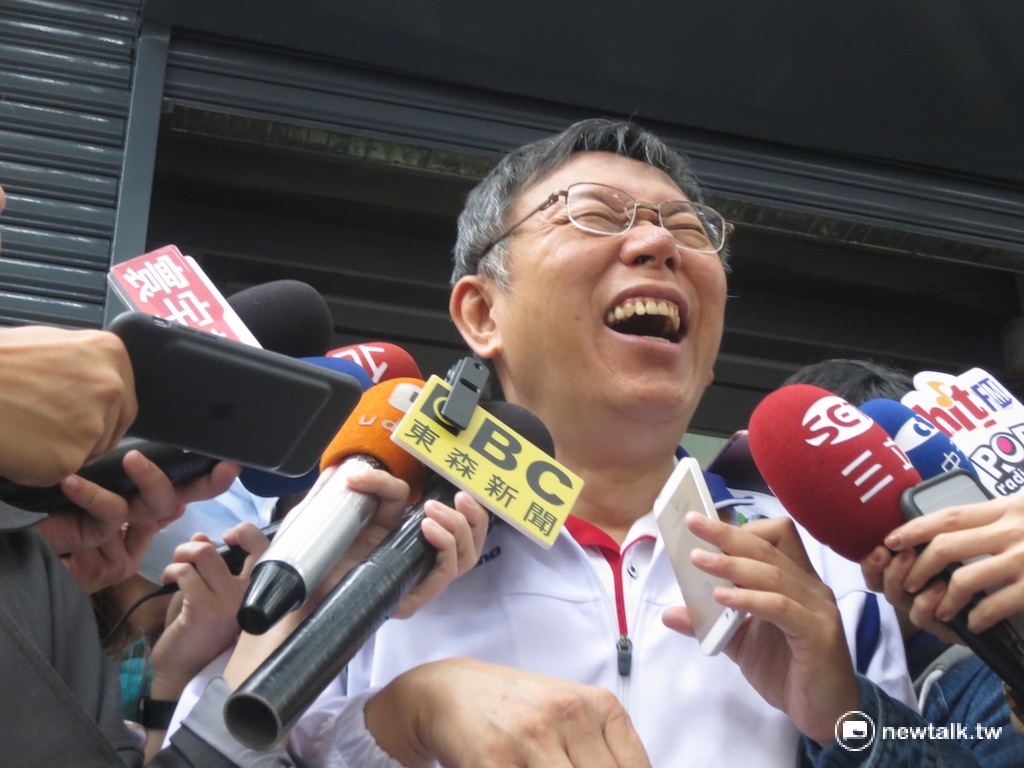 針對小巨蛋場館爭議，台北市長柯文哲表示，演藝界與居民各有需求，政府須從中找出平衡點，他提到，若台北流行藝術中心開幕，或可將需要跳動的場次移到該處，如江蕙、余天等，不需要跳動就可以留下。 圖：呂佳峻/攝