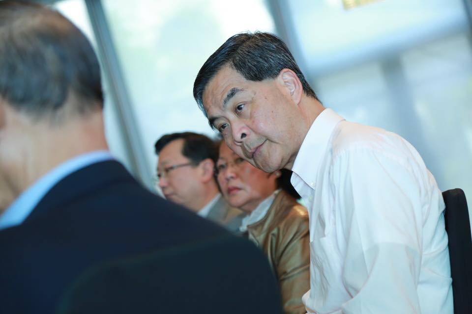針對梁振英宣布不競選連任一事，中國國務院港澳辦公室也發表聲明回應，「深感惋惜，並尊重其個人決定」，並高度肯定其任內工作。 圖：翻攝自梁振英臉書