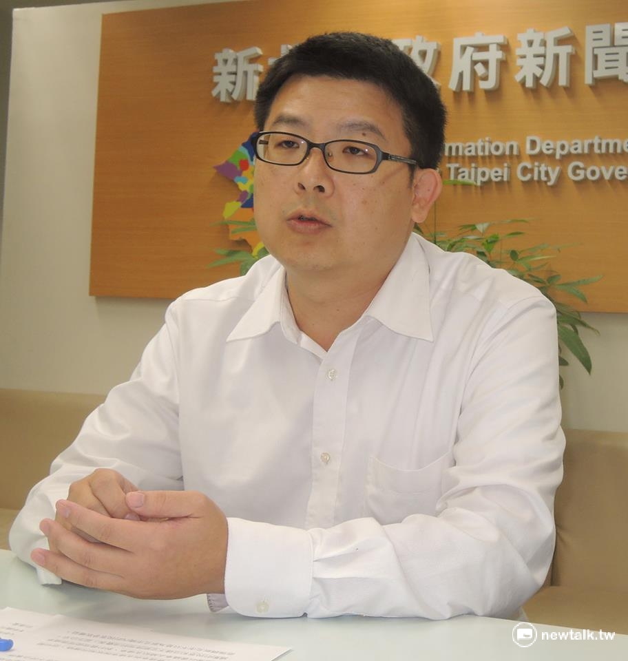 媒體報導，桃園市長鄭文燦表示，機捷直達車與普通車的票價相同，是前總統馬英九決定；新北市政府交通局主秘吳國濟批評，這是荒誕又背離事實的說法，前總統馬英九主張92共識，難道鄭文燦也因此支持92共識？ 圖：陳冠廷/攝