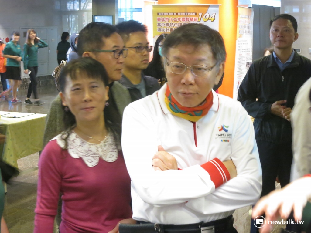 台北市長柯文哲12日上午參加北一女中113週年校慶，受到北一女同學的熱烈歡迎。 圖：呂佳峻/攝
