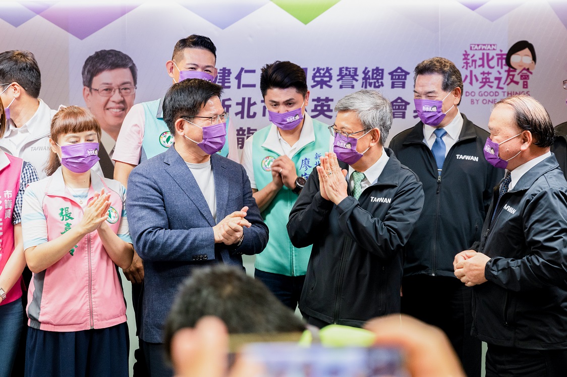 林佳龍致詞時首先感謝「大仁哥」號召，也宣布陳建仁將和副總統賴清德一同擔任競選團隊榮譽主任委員。 圖：林佳龍競選辦公室提供