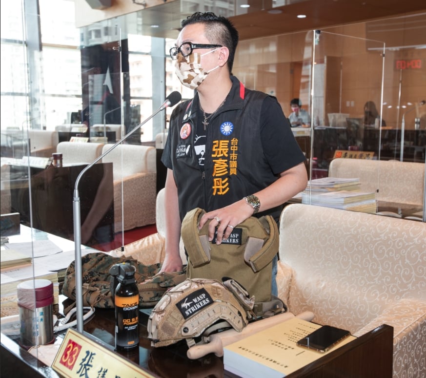 中國國民黨副主席夏立言今（10）日將率團訪中，台中市議員張彥彤怒批，兩岸已劍拔弩張，訪中無正當性、合理性、更無重要性，要求「敗家老頭」放過國民黨，「舔共舔上癮」要把整個黨賠掉嗎？ 圖：取自張彥彤臉書（資料照）