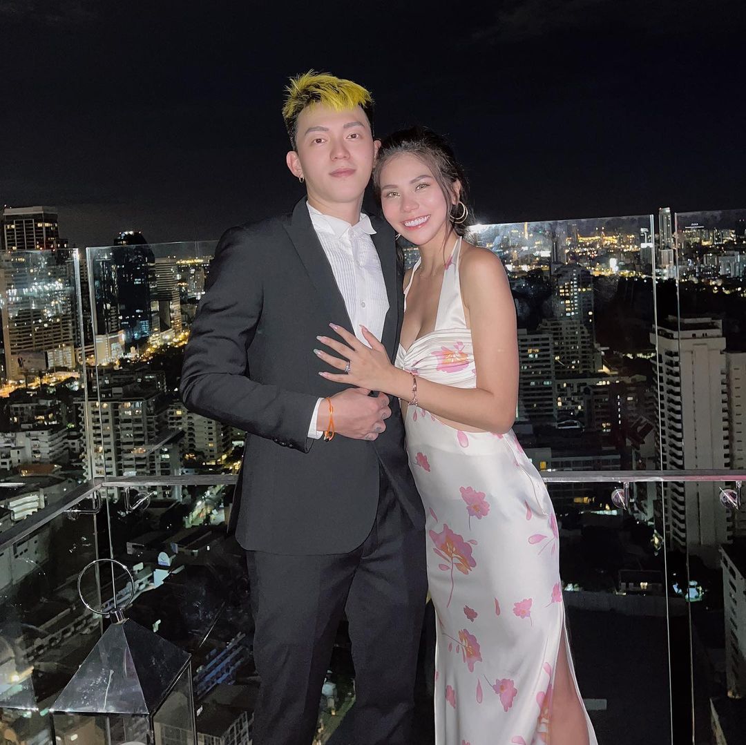 湯宇向蕾菈求婚。