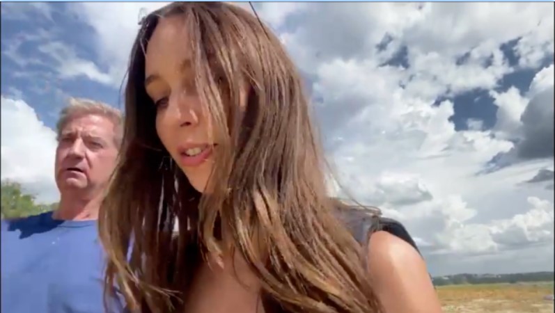 thatirishgirlro上週日(7日)到美國德州旅行，在實況時被一名地主威脅要對他們開槍，因為他們非法誤闖私人土地。