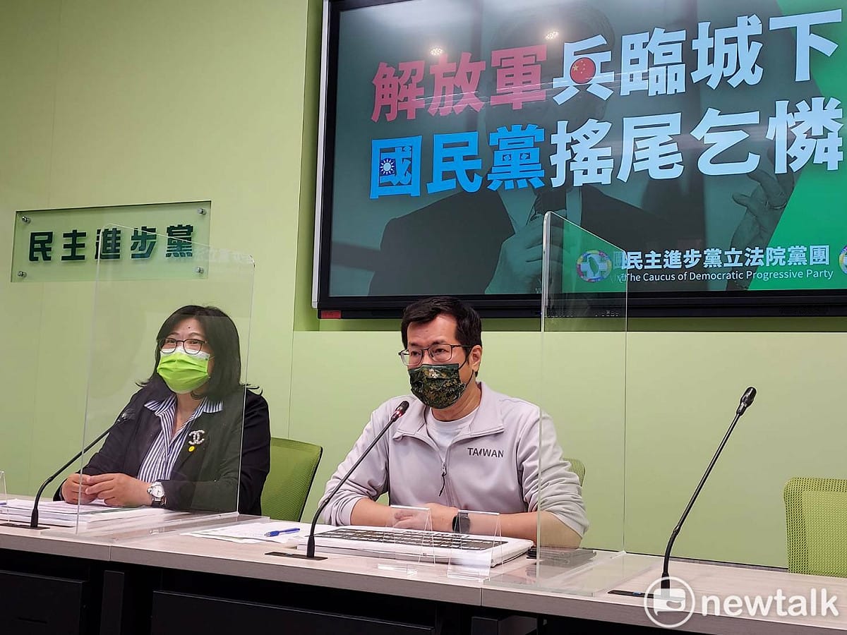 民進黨立法院黨團今召開「解放軍兵臨城下，國民黨搖尾乞憐」記者會。 圖:陳佩君/攝