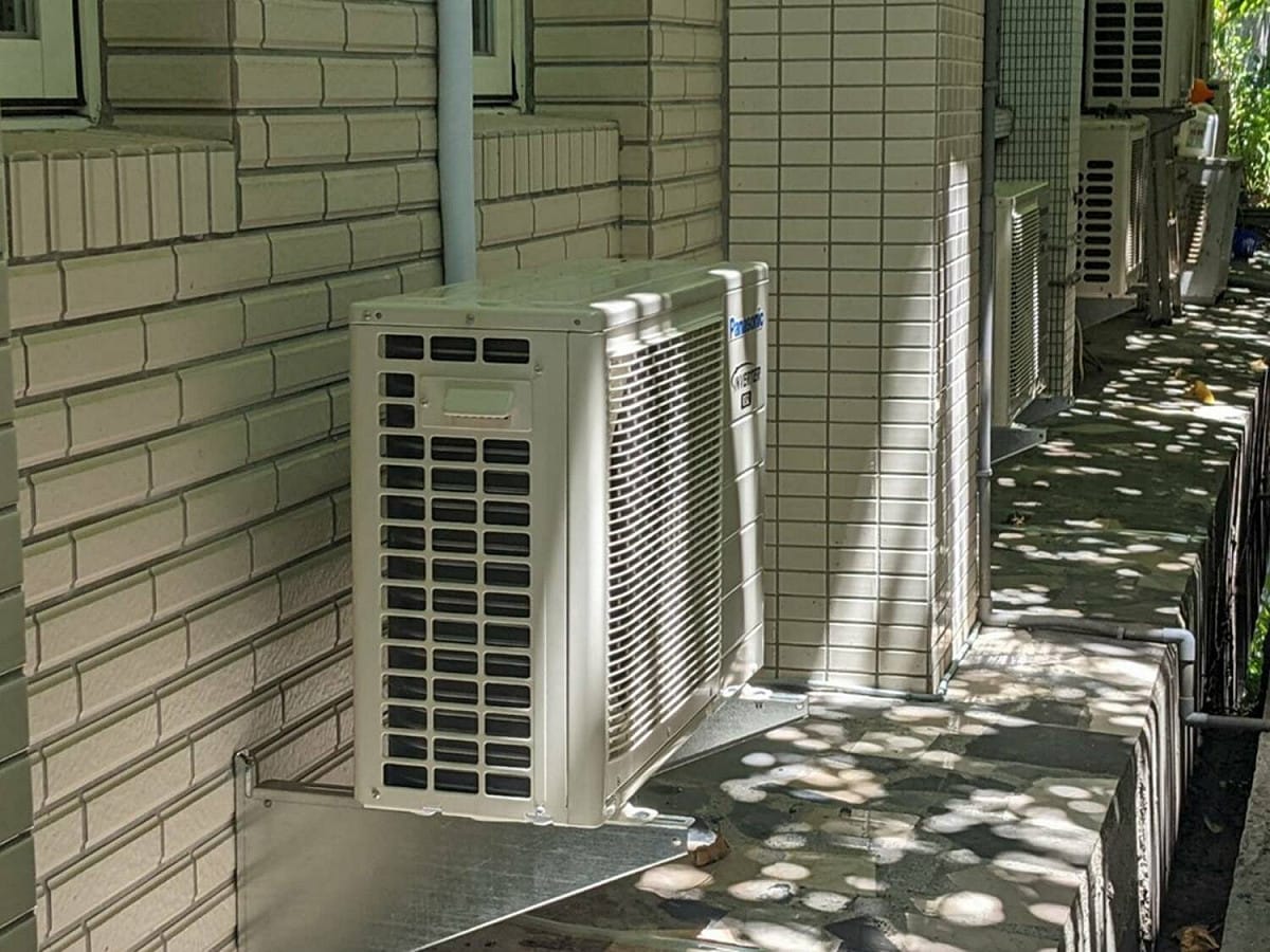 台電提醒，分離式冷氣要特別留意「室外散熱空間」。 圖：翻攝自國立教育廣播電台