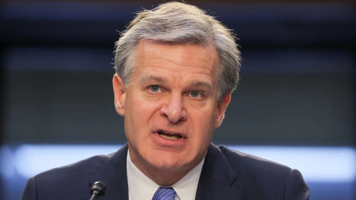 FBI局長克里斯托弗·雷（Christopher Wray）發表聲明，認為針對FBI在內的執法部門的暴力和威脅是危險的，應引起所有美國人的深切關注。 圖：翻攝自環球網