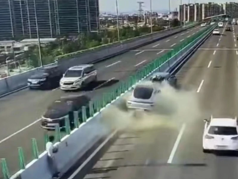 中國一小鵬P7車主開輔助駕駛功能，追撞致人死亡。