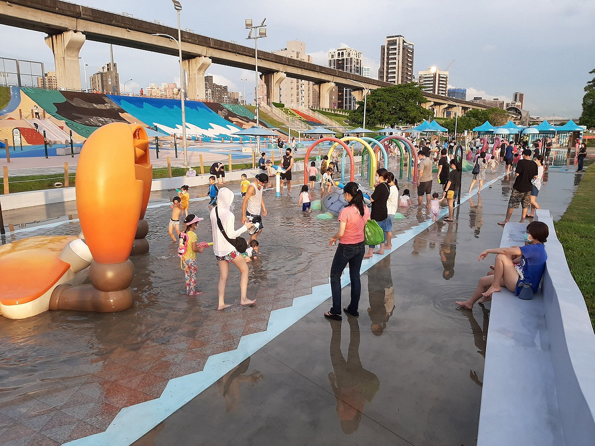 海世界水樂園-暑假放電玩水最開心。