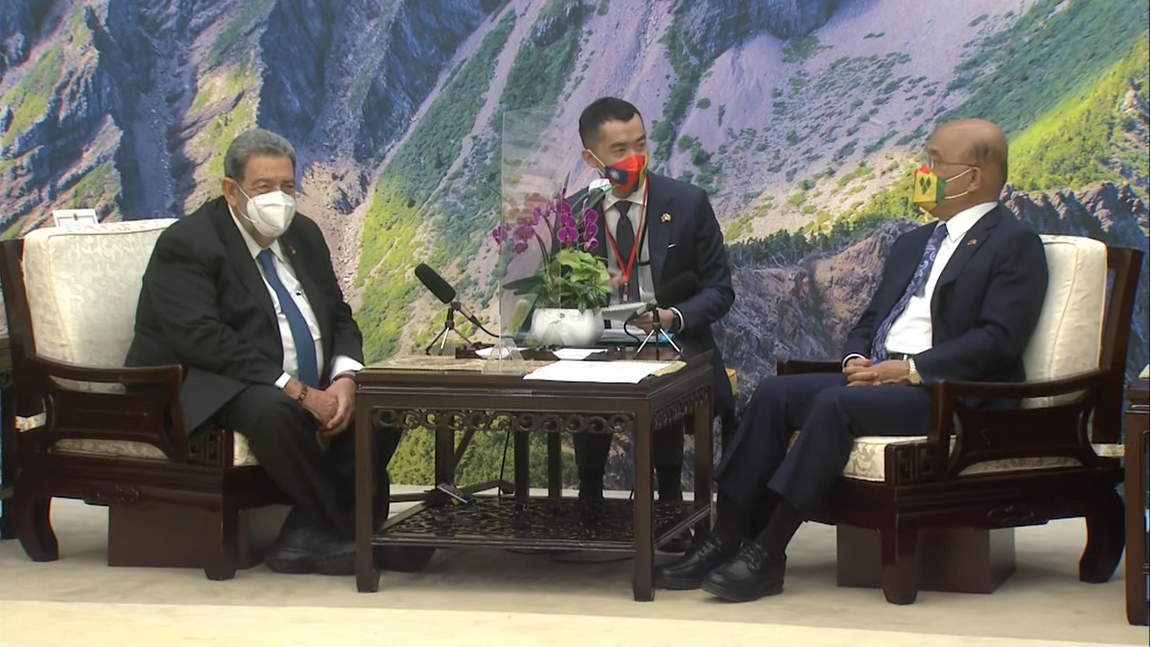 我邦交國聖文森及格瑞那丁總理龔薩福最近率團訪台，今（11）天下午拜會行政院長蘇貞昌。 圖：擷自直播畫面