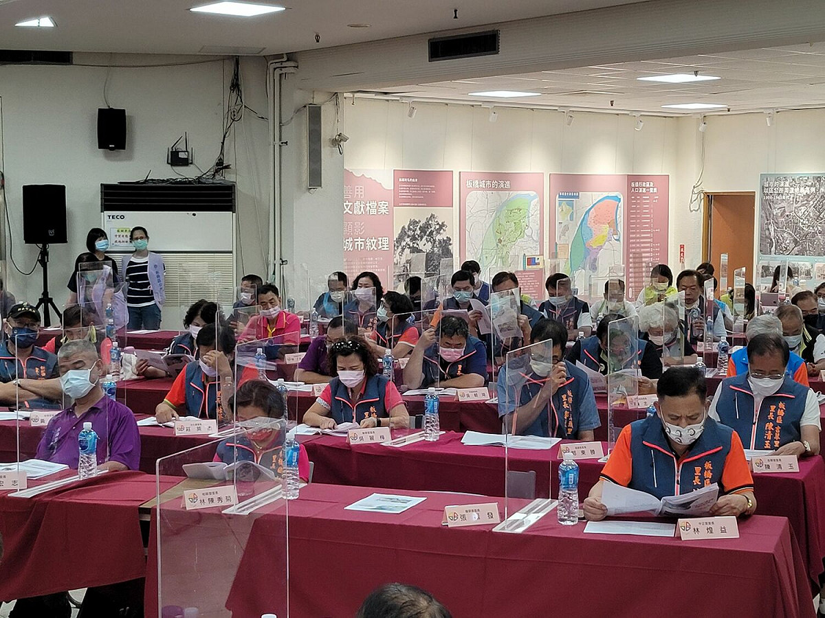 市政問題立即回應外，行動治理同時聚焦議題，該做就趕快做，不能做也要與地方溝通，討論出一個大家可以接受的共識。 圖：新北市民政局提供