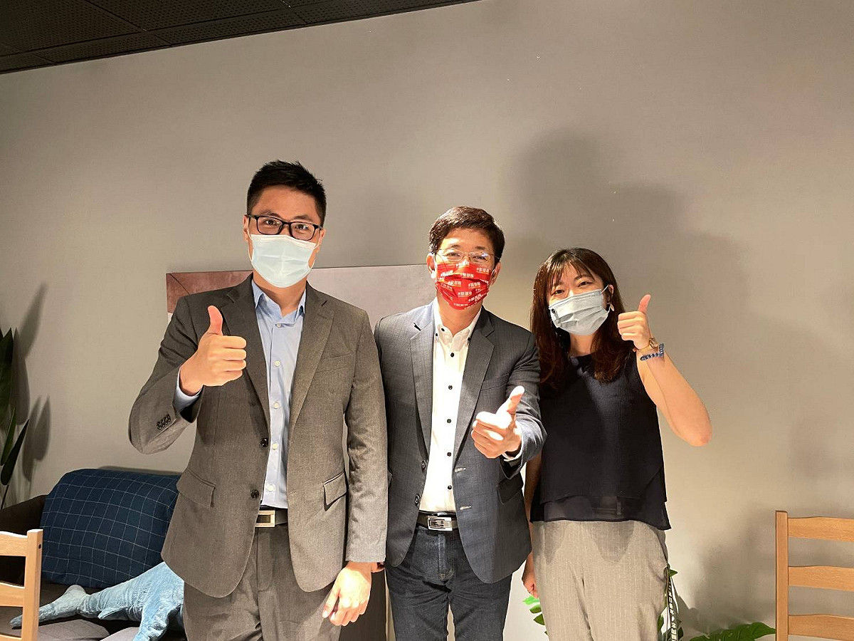 「蔡英文&amp;DPP」的Podcast頻道「耳朵出遊不出油」，今（10）日釋出基隆市長候選人蔡適應（中）的專訪。 圖：民進黨提供