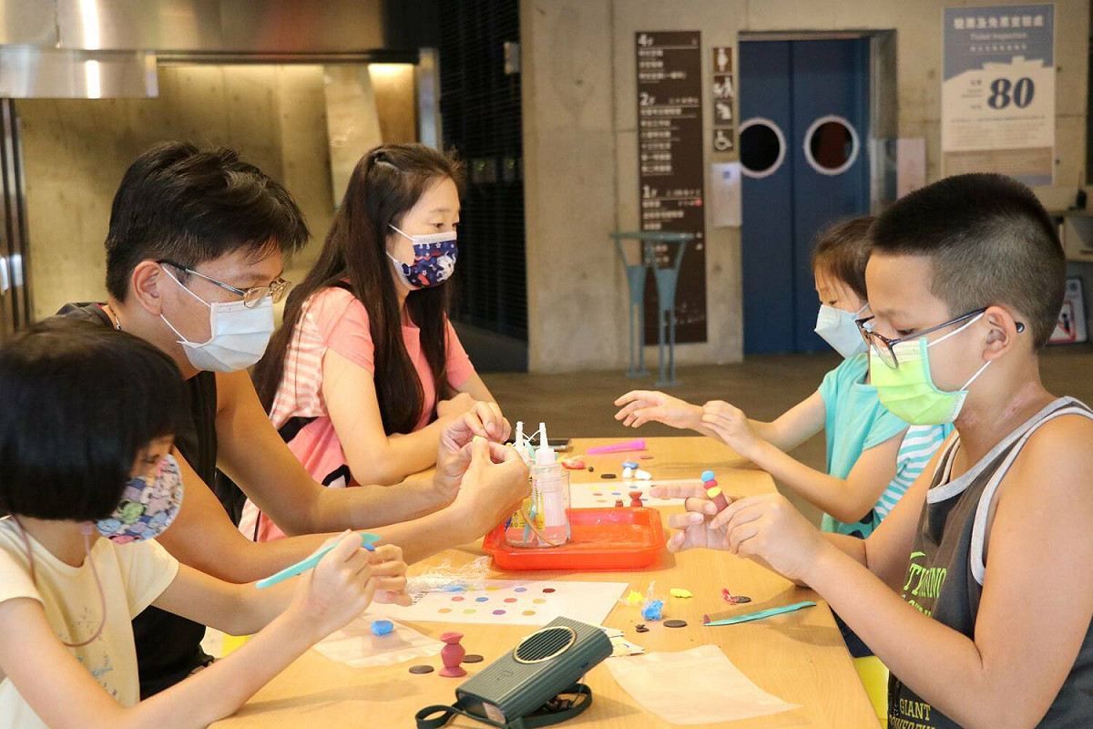十三行8月份DIY活動廣受親子客群喜愛。 圖：十三行博物館提供