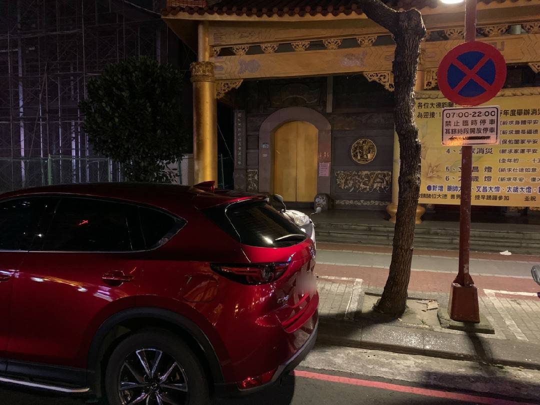 新北市夜間開放紅線停車程序相當嚴謹，安全第一。 圖：新北市交通局提供