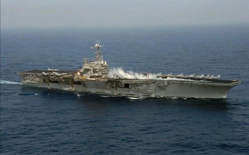 「尼米茲號(CVN-68)」自加州聖地牙哥港口航向西太平洋地區部署。 圖：取自AIT紀念台灣關係法40週年圖資