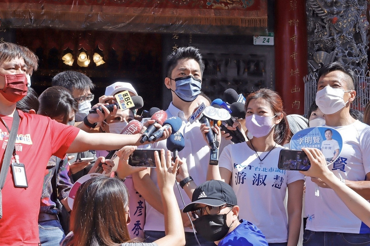 國民黨台北市長參選人蔣萬安赴內湖碧山巖。 圖：蔣萬安辦公室/提供