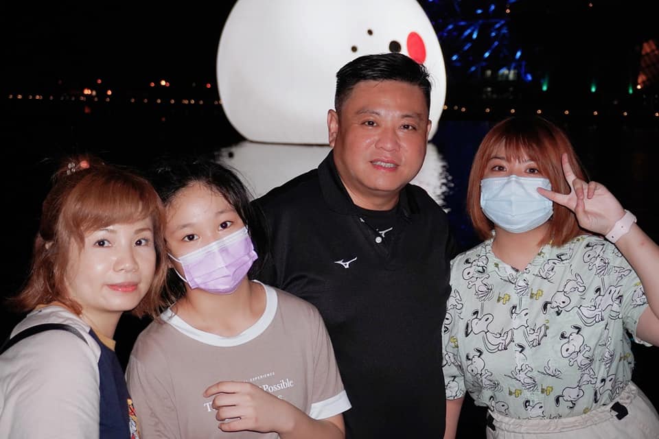 蘇致榮(右二)認為陳其邁在高雄做了很多建設。 圖：蘇致榮提供