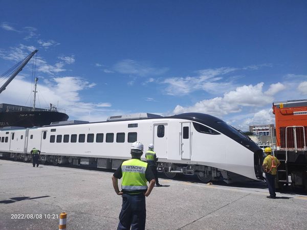 EMU3000型美學城際列車將於9/14正式行駛。 圖：台鐵局／提供