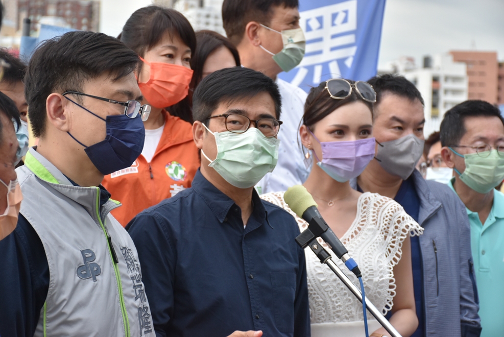 陳其邁(左二)認為柯志恩完全不理解台灣的文創力。 圖:孫家銘攝