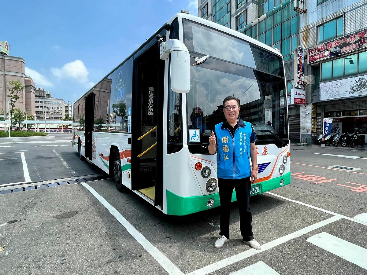 國民黨苗栗縣長參選人謝福弘14日公布公共運輸政策，若當選將實施公車前10公里免費。 圖：謝福弘競選總部提供
