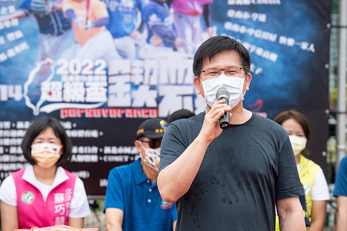 針對外傳國民黨17日將提名侯友宜競選新北市長連任，林佳龍希望他能夠承諾，因為新北市長「這個契約是四年一任」、「不要中途落跑」。 圖：林佳龍競辦提供