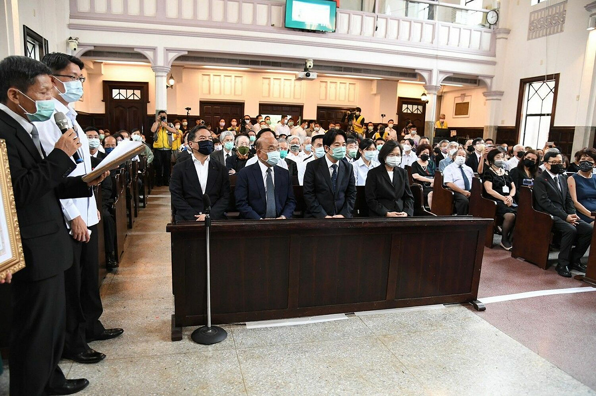 總統蔡英文、副總統賴清德、行政院長蘇貞昌出席彭明敏百歲紀念禮拜。 圖：行政院 / 提供