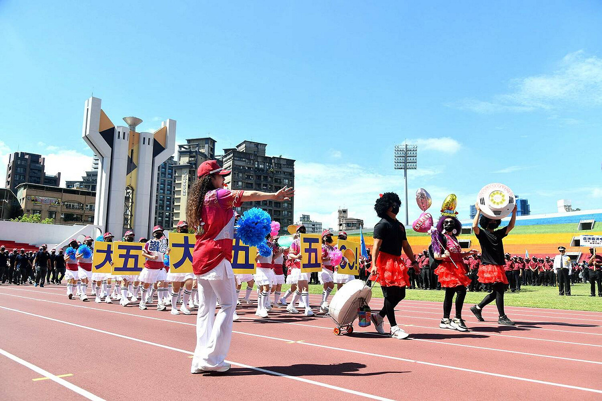 新北市政府今(14)日於板橋第一運動場舉辦「義消、民間救難團體校閱暨競技大賽」。 圖：新北市新聞局提供