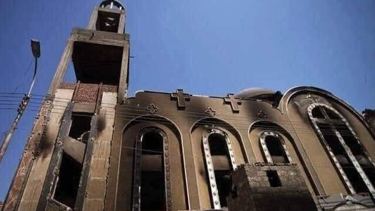 埃及阿布席芬教堂14日發生大火，至少41人死亡。 圖：翻攝自推特