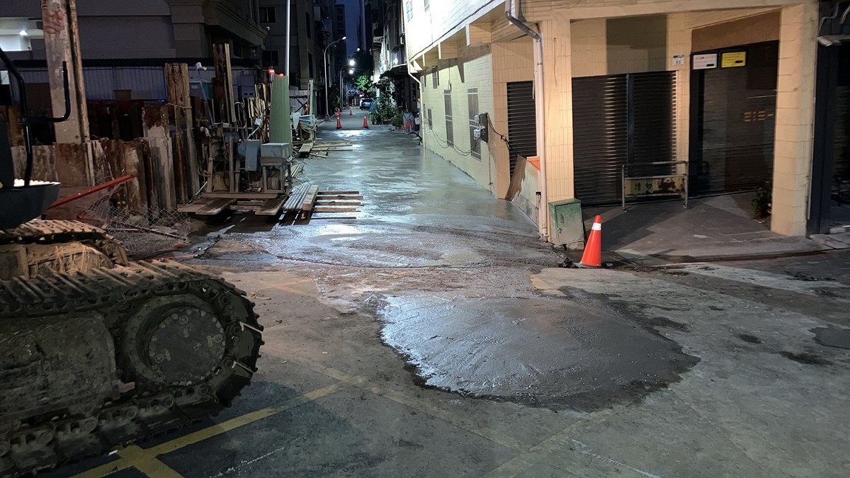 塌陷路面已完成灌漿回填， 圖：高雄市工務局提供