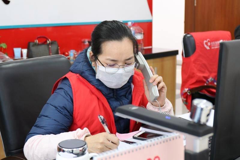 中共自爆防疫亂象，表示有防疫熱線接線員故意將電話設為「佔線」。（示意圖）