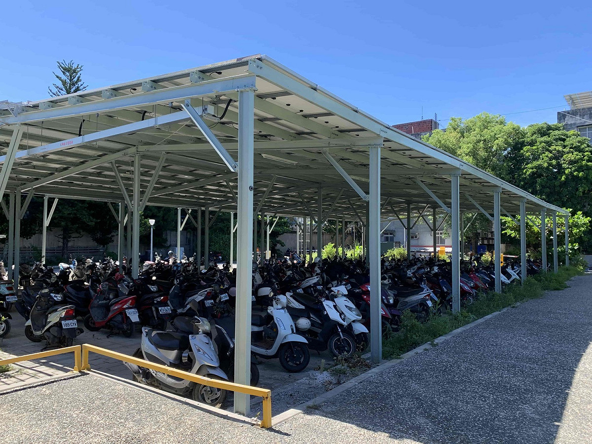 台鐵局資產開發中心花蓮營業所針對台東站區停車場規劃設置太陽光電棚架。 圖：交通部台灣鐵路管理局/提供