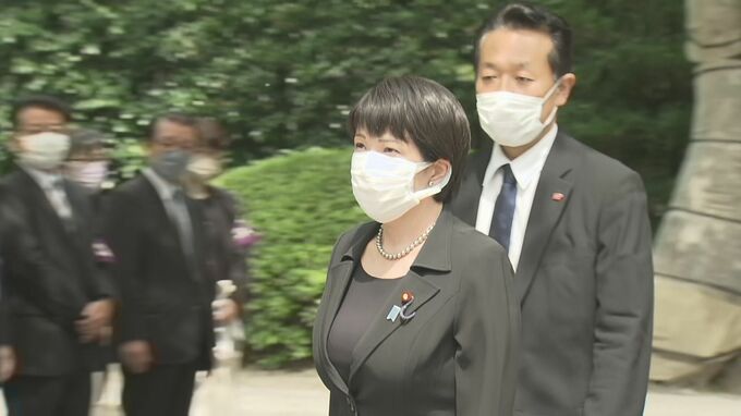高市早苗於擔任日本經濟安全保障擔當大臣期間前往靖國神社參拜。 圖：翻攝自松丸誠推特