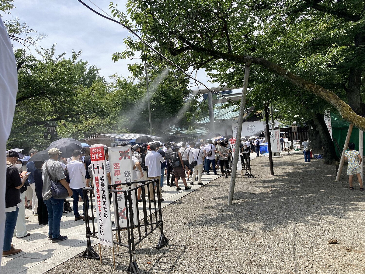 日本投降77週年，民眾前往靖國神社參拜。 圖：翻攝自推特