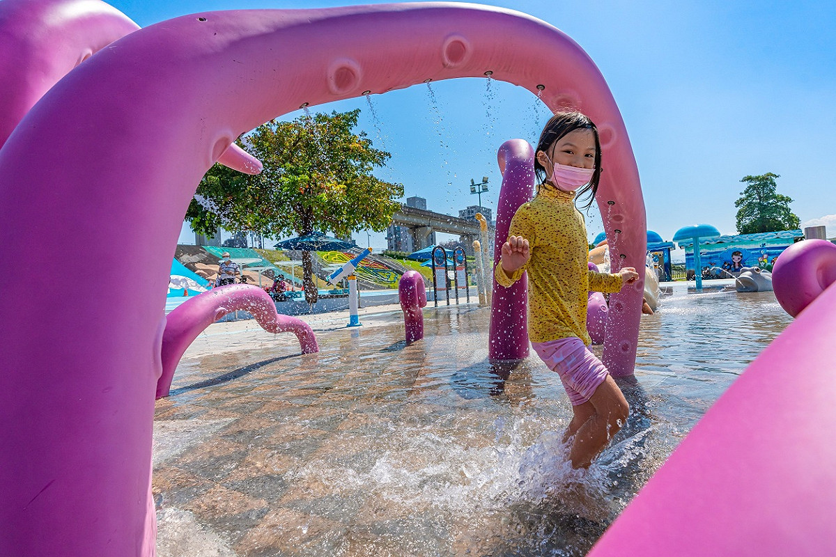「海世界水樂園」內有多座以海洋生物為意象的親水設施，炎熱的天氣中也能讓大小朋友盡情嗨玩！