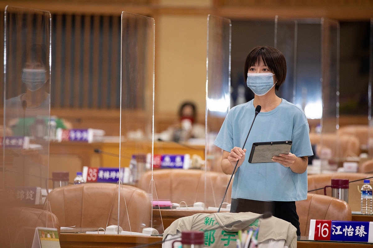 江怡臻認為，中央面對此類犯罪的因應不夠快，市府應該積極加入救援，加強宣導與預防措施，避免更多人受害。 圖：江怡臻辦公室/提供