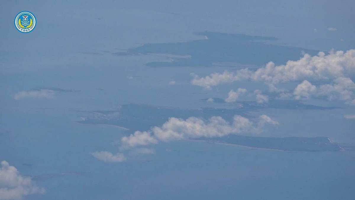 中共解放軍聲稱，戰機飛行員從上空俯瞰澎湖群島。